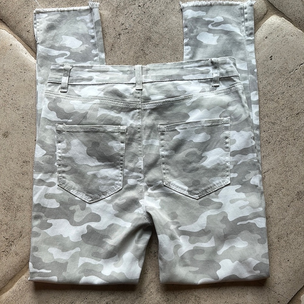 NWT Mud Pie 🔥 Roxy Camo White Jeans Sz S